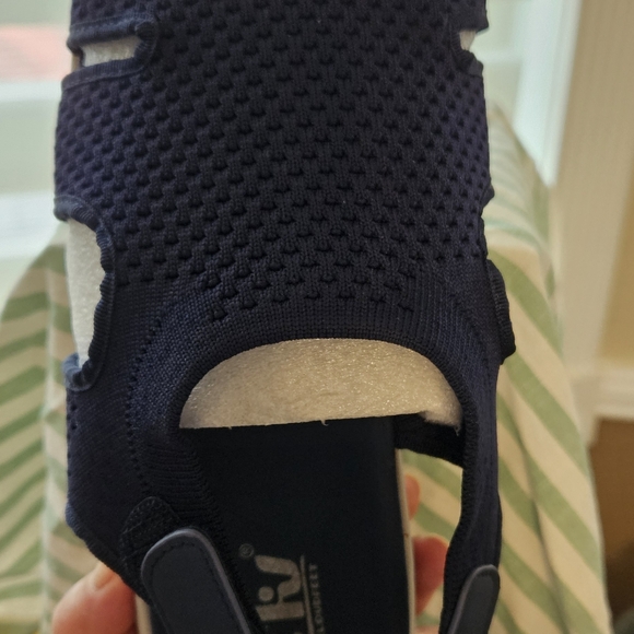 Sandals - Picture 4 of 6